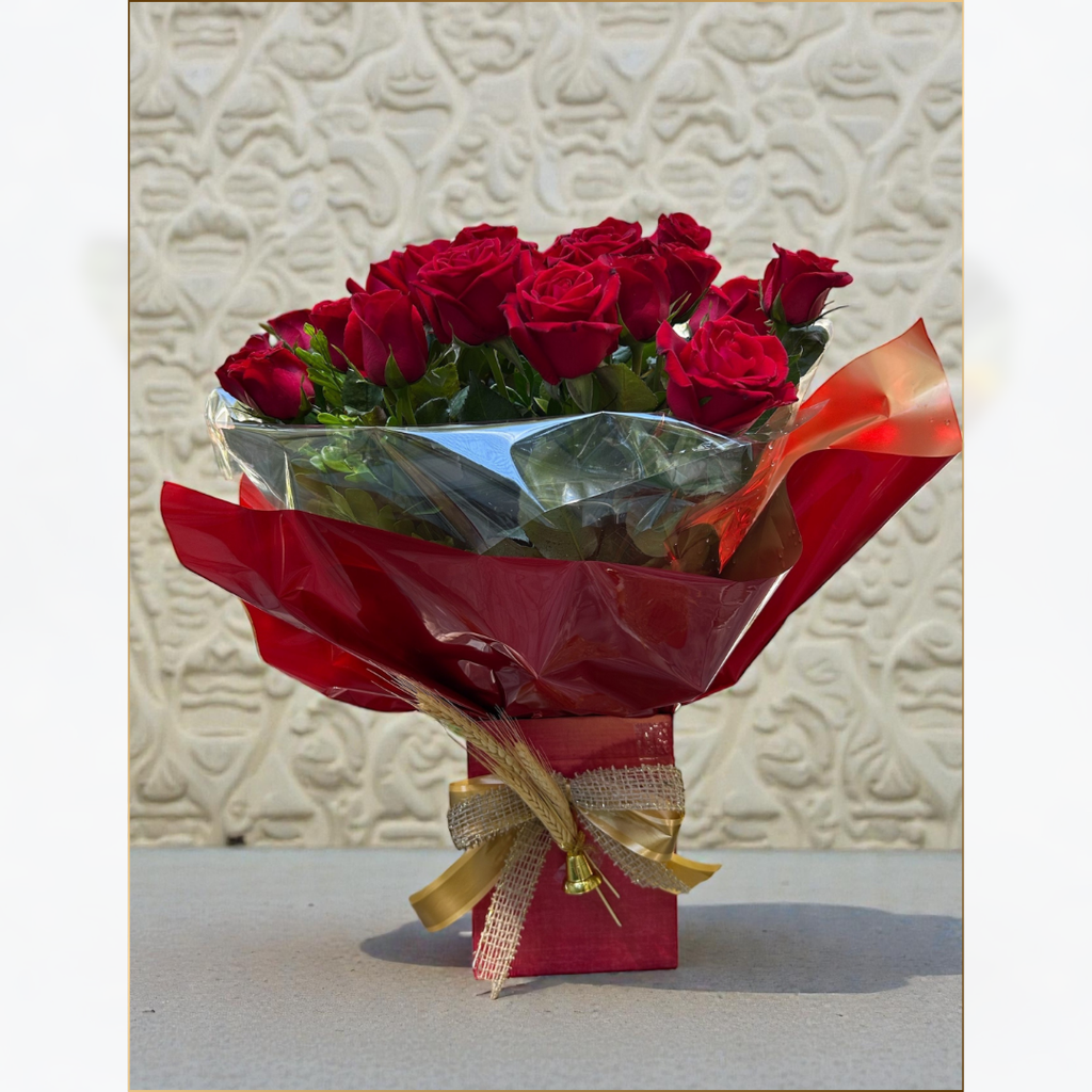 12 ROSAS VERMELHAS
NA CAIXA