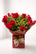 12 ROSAS VERMELHAS
NA CAIXA